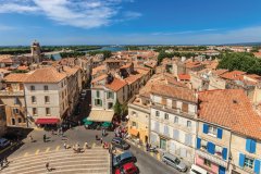 Survol de la ville d'Arles. (© Flavio Vallenari - iStockphoto)