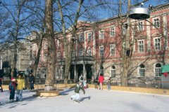 Patinoire sur la place Kongresni.