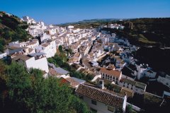 Setenil de las Bodegas, un petit village blanc.