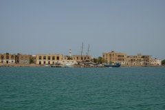 Vue sur l'île de Massawa depuis l'île de Taulud.