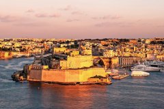 Le Fort Saint-Ange au crépuscule.