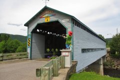Le fameux pont Couv'Art à L'Anse-Saint-Jean.