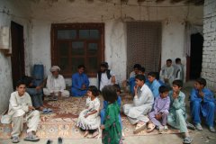 Une famille au complet : tous vivent dans la même maison. Sud de l'Afghanistan.
