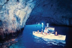 La grotte Bleue, piscine privée des empereurs romains et joyau touristique de l'île.