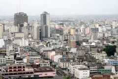 Guayaquil s'observe à perte de vue depuis Las Peñas.