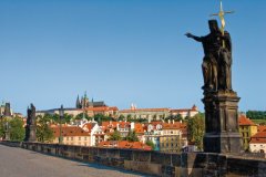 Pont Charles (Karlův most), statue de saint-Jean-Baptiste.