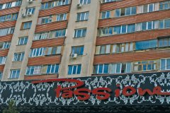 Typologie et contrastes de l'architecture urbaine de Chişinău.