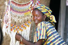 Les costumes et les objets perlés au Cameroun ont une renommée mondiale, Guili.