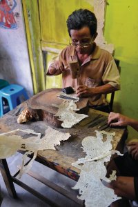 <p>Atelier de fabrication de marionnettes.</p>