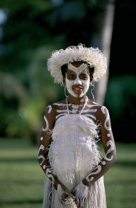<p>Jeune danseur en costume traditionnel.</p>
