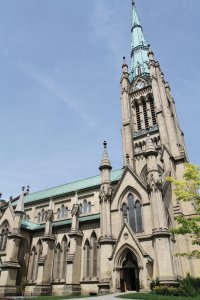 La cathédrale Saint-Jacques, ou Cathedral Church of St. James en anglais.
