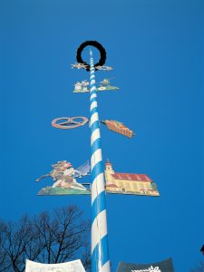 <p>1er mai, mât de cocagne</p>