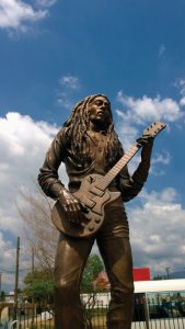 <p>Statue de Bob Marley, Kingston.</p>