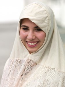 <p>Sourire d'une jeune algérienne.</p>