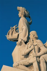 <p>Monument des Découvertes (Padrão dos Descobrimentos), le prince Henri le Navigateur et le roi Afonso V.</p>