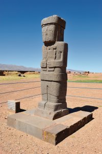 Monolithe Ponce au site archéologique de Tiwanaku.