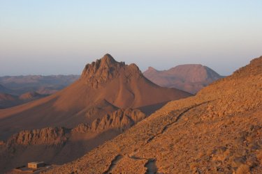 Mont Tahat, le plus haut d'Algérie (2 918 m) - Jean-Paul LABOURDETTE