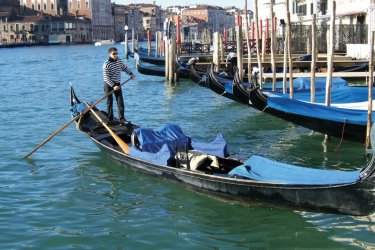 Gondole sur le Grand Canal. - Stéphan SZEREMETA