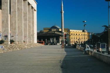 Le Palais de la Culture et la mosquée Et'hem Bey. - Julie Briard