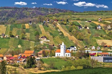 Village de Visoko. - xbrchx - iStockphoto