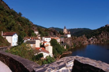 Le village d'Ambialet. Fotosearch / GraphicObsession