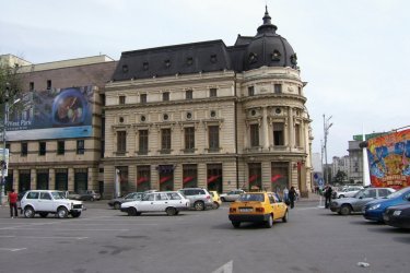 Immeuble de style parisien dans le centre-ville de Bucarest. - Stéphan SZEREMETA