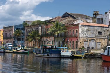 Paranagua. - FernandoPodolski - iStockphoto.com