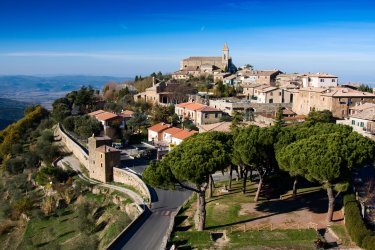 Montalcino. - Bartuchna@yahoo.pl / Shutterstock.com