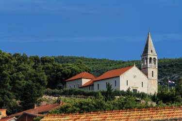 Eglise de Jelsa. - Vjaksic - iStockphoto