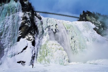 Chute Montmorency gelée en hiver. - Author's Image