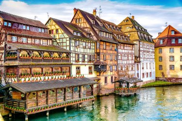 Maisons à colombages, Strasbourg. - shutterstock.com - MarinaD_37