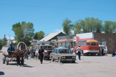 Ville d'étape sur la route qui longe le lac Issyk-Kul au Sud, près de Barskoon. Sylvie FRANCOISE