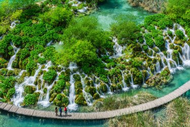 Parc national des lacs de Plitvice. - weniliou - Shutterstock.com