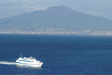 Baie de Sorrente avec vue sur le Vésuve. - Stéphan SZEREMETA