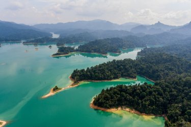 Vue aérienne du parc national de Khao Sok. - hareluya - Shutterstock.com