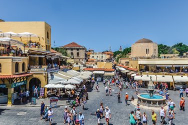 Place d'Hippocrate. - Starcevic - iStockphoto.com
