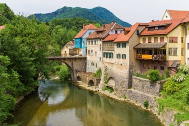 La ville de Skofja Loka. - Donaturat - Shutterstock.com