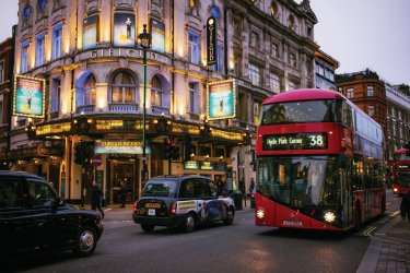 La façade du Gielgud Theatre. - George Clerk