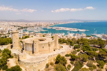 Vue sur le château de Bellver. - grisdee - Shutterstock.com