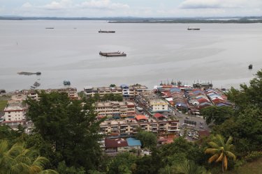 Vue sur la baie de Sandakan depuis le temple Puuh Jih Shih - Stéphan SZEREMETA