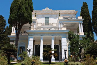 Le palais d'Achilleion sur l'île de Corfou. - PanosKarapanagiotis
