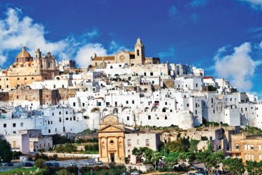 Panorama sur la ville d'Ostuni. - Freeartist - iStockphoto