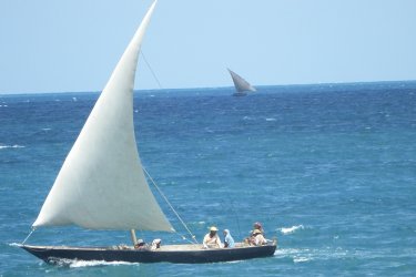 Le bleu de l'ocean Indien se marie tres bien avec les boutres Arnaud BEBIEN