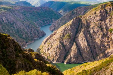 Gorges du Sil. - sssanchez - Shutterstock.com