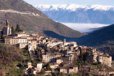 Ville médiévale d'Anversa. - Gmalandra - iStockphoto