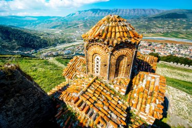 Eglise Saint-Théodore de Berat. RossHelen - Shutterstock.com