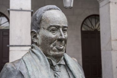 Statue du poète Antonio Machado. felipe caparros - Shutterstock.com
