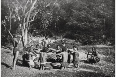 Photographie ancienne d'une corroboree. ilbusca - iStockphoto.com