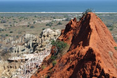 Rochers sur la côte, près de Sangano. - Namibelephant