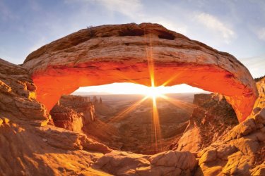Mesa Arch, Canyonlands. - Robert Ingelhart - iStockphoto